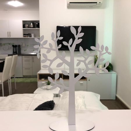 Modern Center Studio Under The Castle II Free Parking Apartment Ljubljana Exterior foto